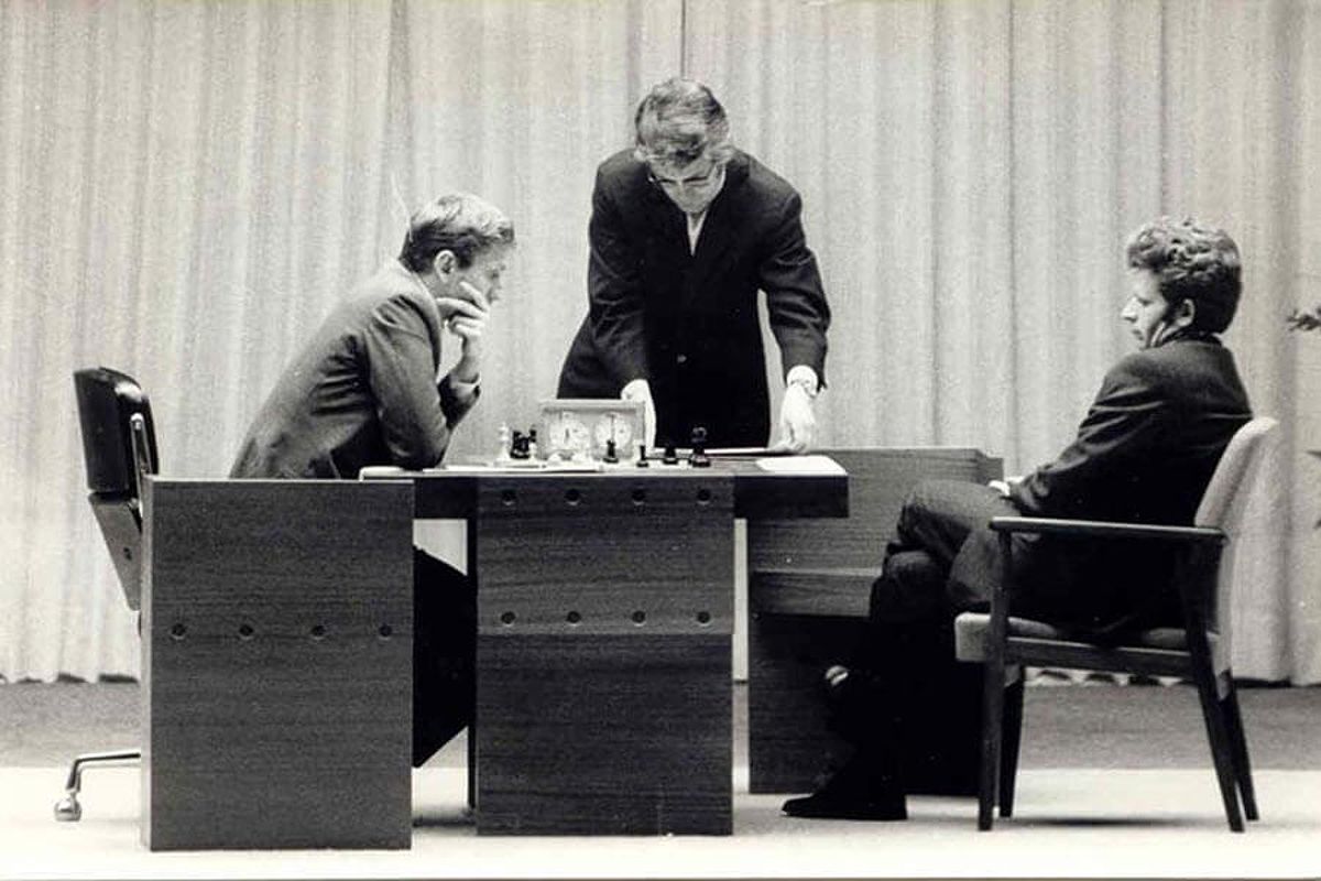 Bobby Fischer và Boris Spassky trong trận đấu lịch sử